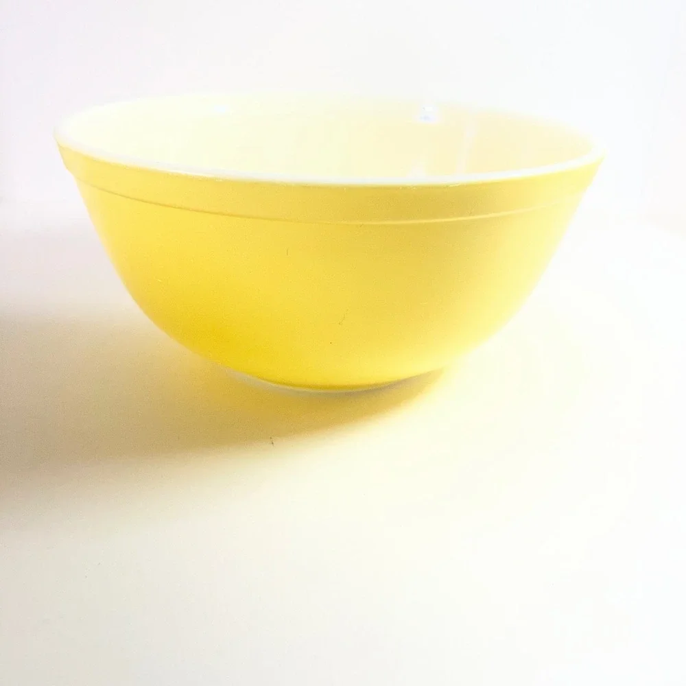 Vintage Pyrex 2.5qt Yellow Bowl #35 Made in USA 403